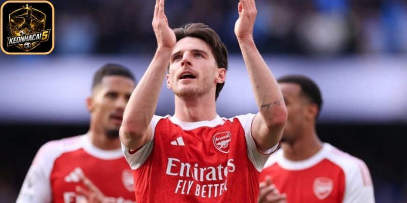 Arsenal trở lại thế dẫn đầu cuộc đua vô địch
