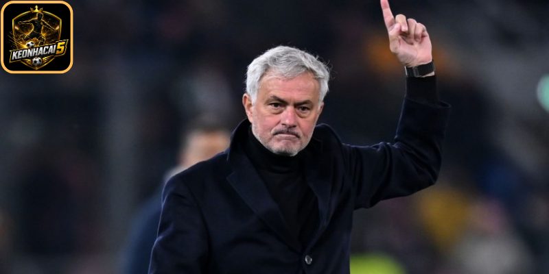 Mourinho tái xuất trong kế hoạch của Perez