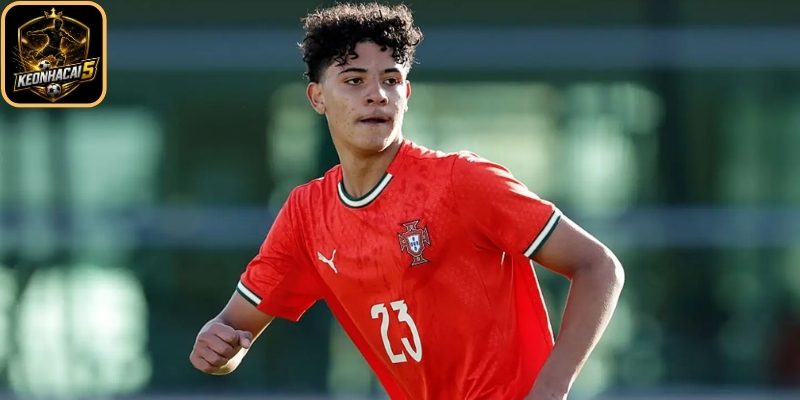 Ronaldo Jr muốn trở lại bóng đá châu Âu